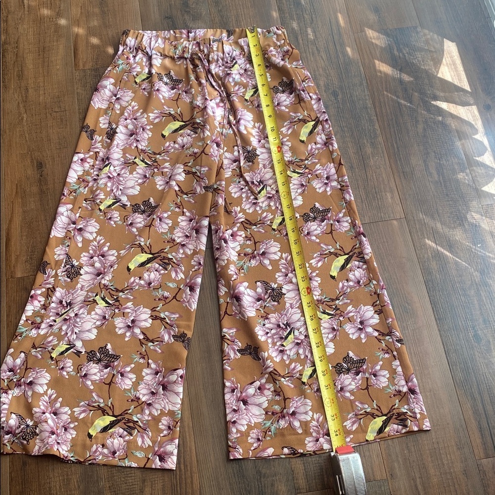 H&M Blue Striped and Floral Tan Capris - Picture 10 of 16